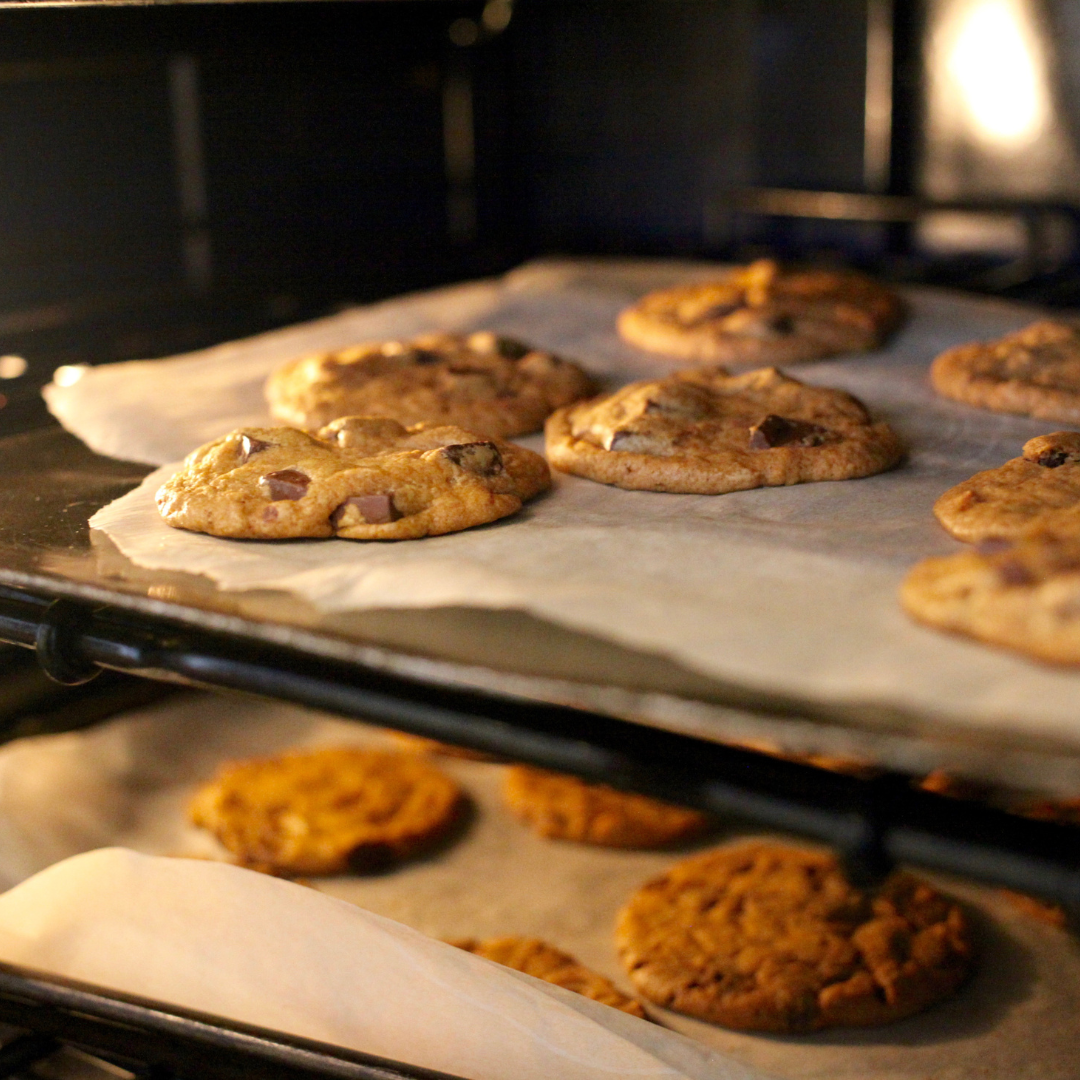 Cookies in Oven - how Long to Bake Chocolate Chip Cookies