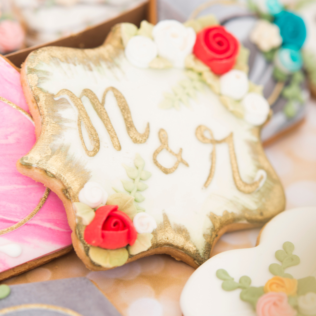 How to Decorate Wedding Cookies - Gold cookie with M & R written in gold ink 